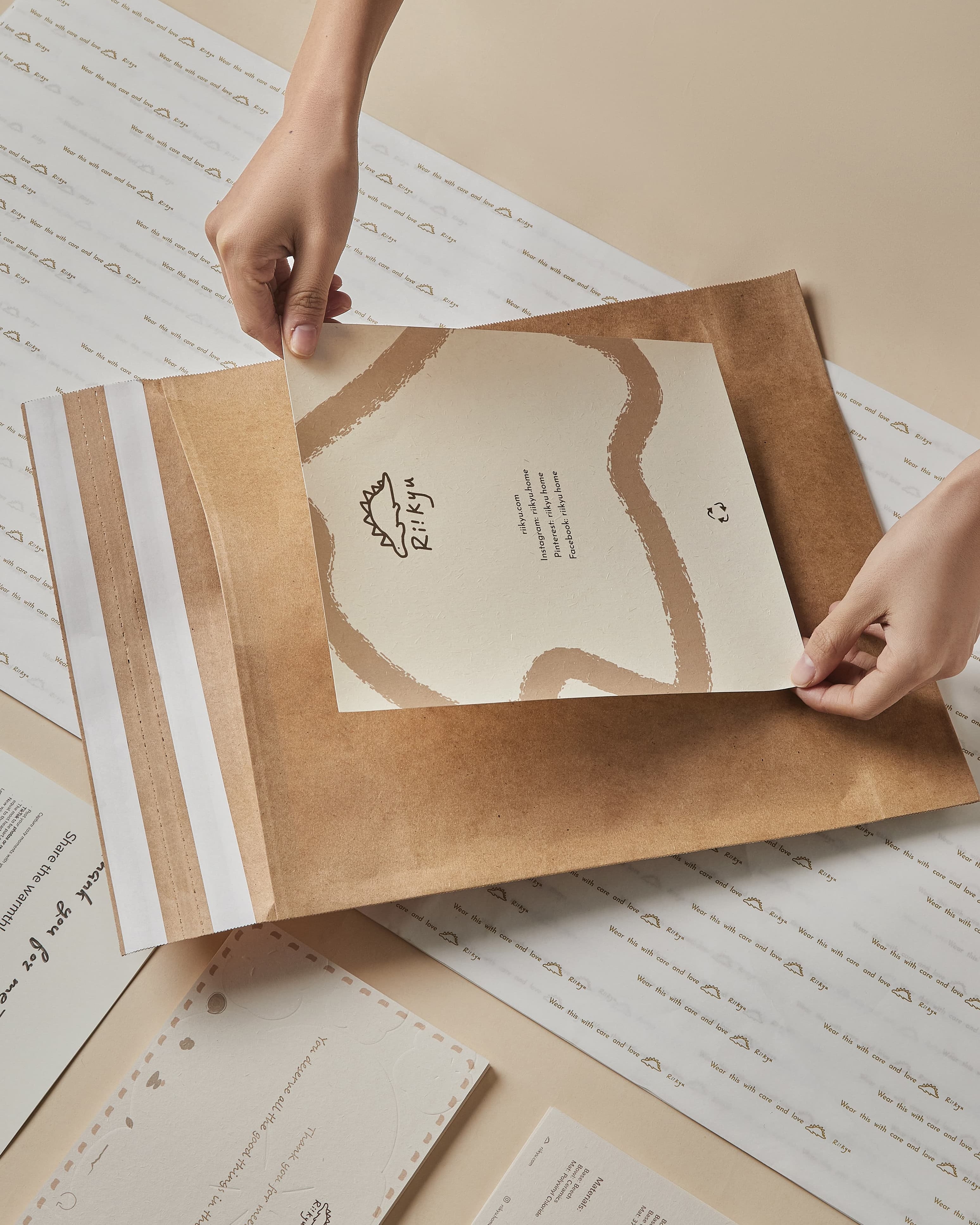 Riikyu kangaroo pouch pet sling carrier