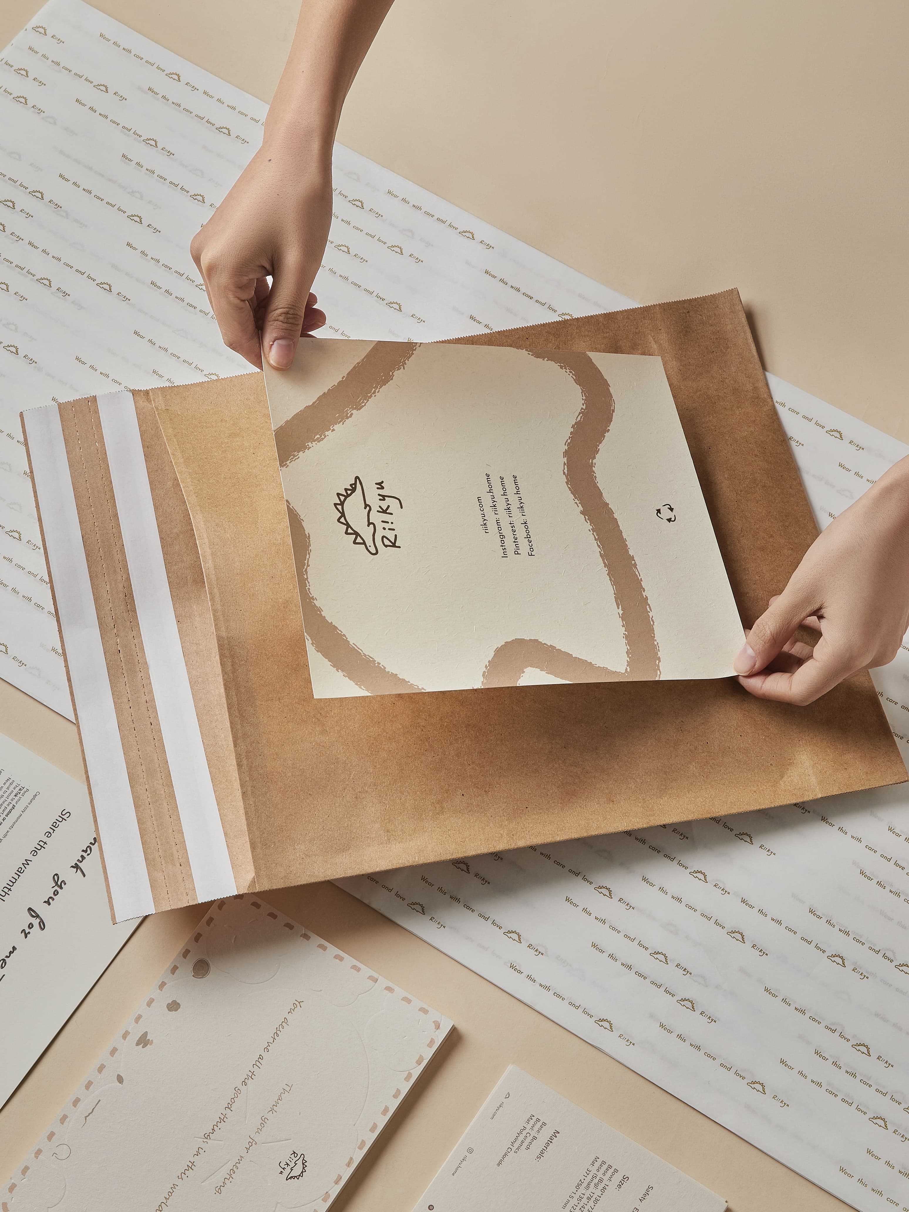 Riikyu kangaroo pouch pet sling carrier